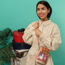 Vendula Voyage Phone Pouch Bag